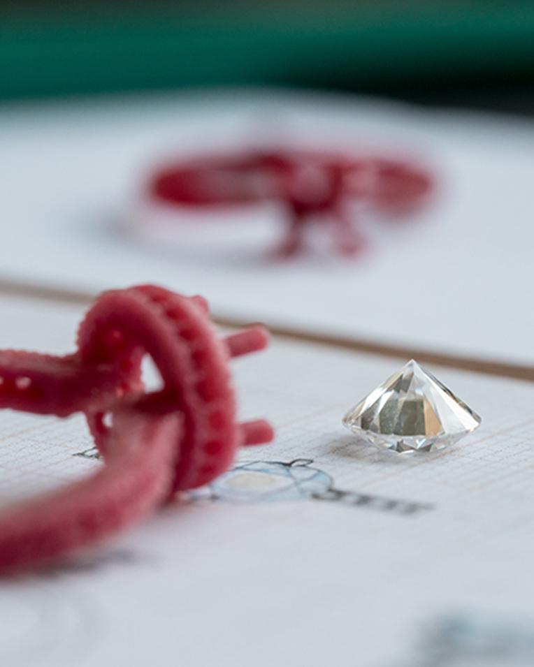 Engagement ring head styles and prong settings